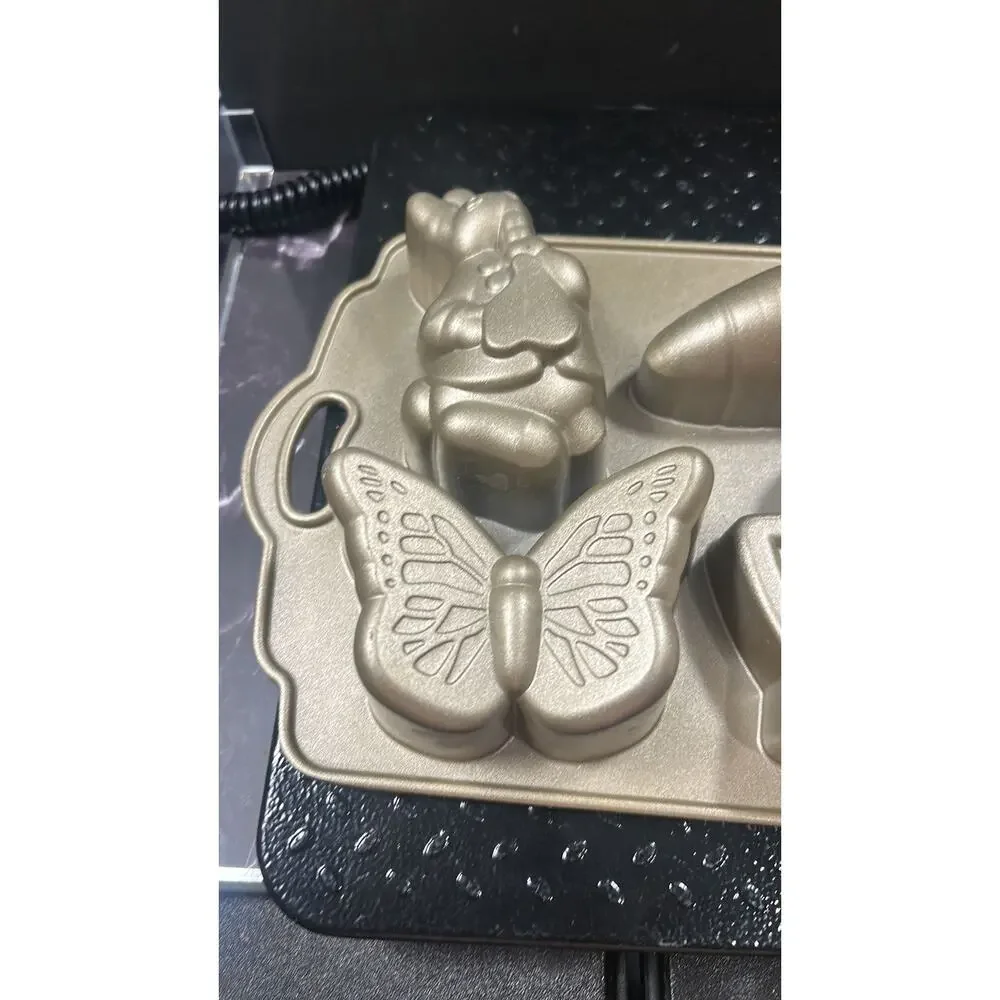 Williams Sonoma Spring/Easter Cakelet Pan